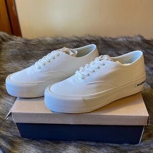 Like New in Box SeaVees for J. Crew Women's White Poplin  Legend Sneakers